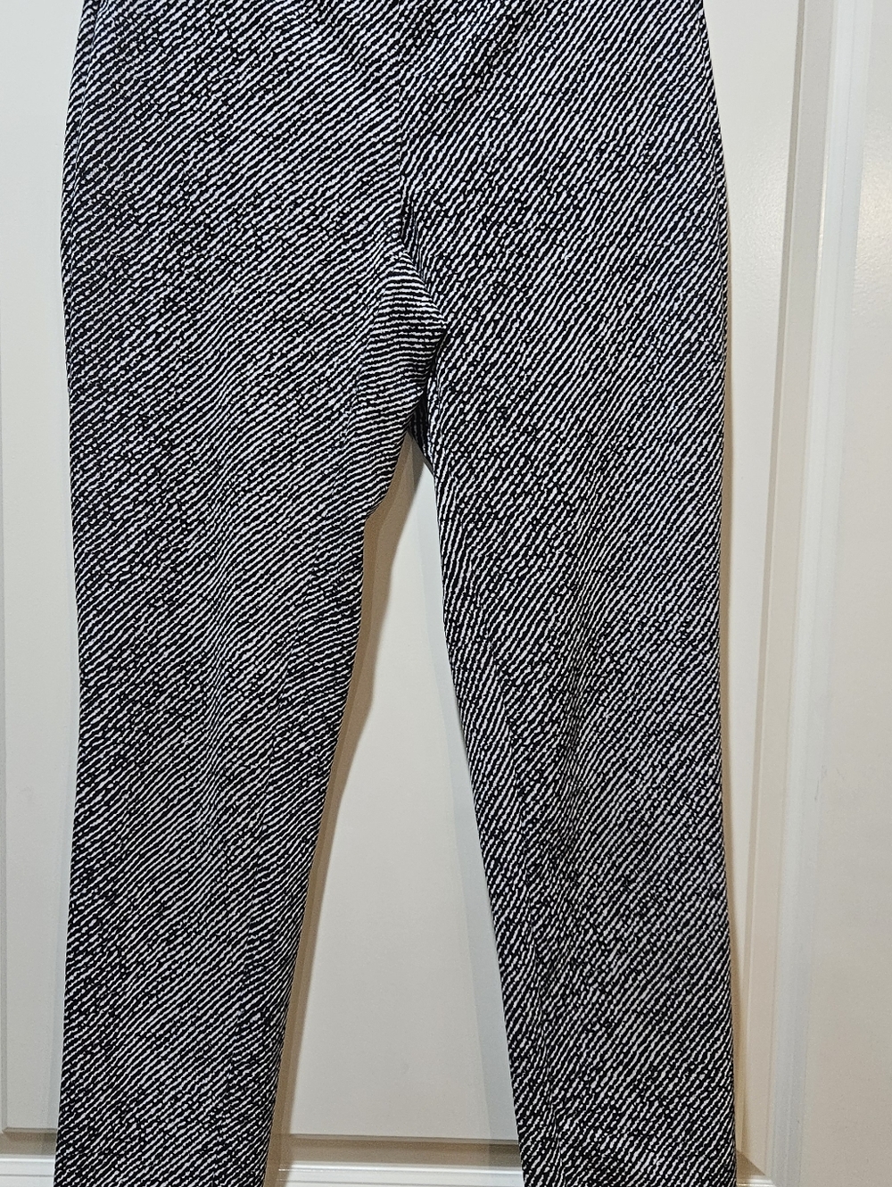 Michael Kors Black and White Textured Stretch Crop Pants Size Small